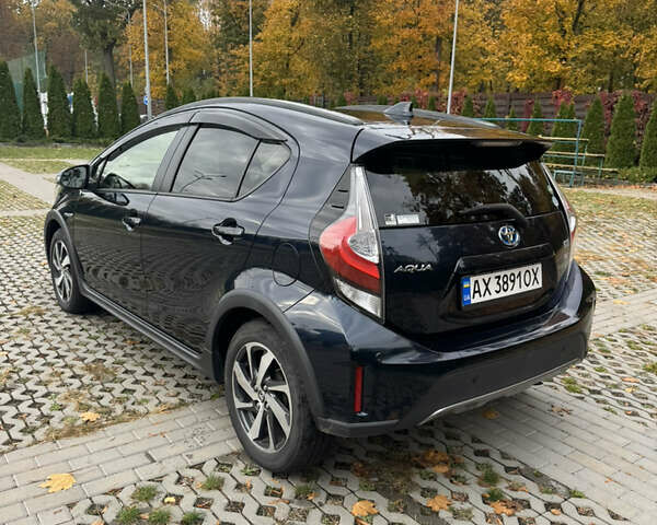 Черный Тойота Aqua, объемом двигателя 1.5 л и пробегом 63 тыс. км за 14200 $, фото 3 на Automoto.ua