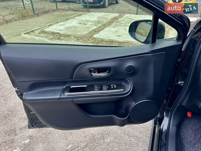 Чорний Тойота Aqua, об'ємом двигуна 1.5 л та пробігом 74 тис. км за 13999 $, фото 27 на Automoto.ua