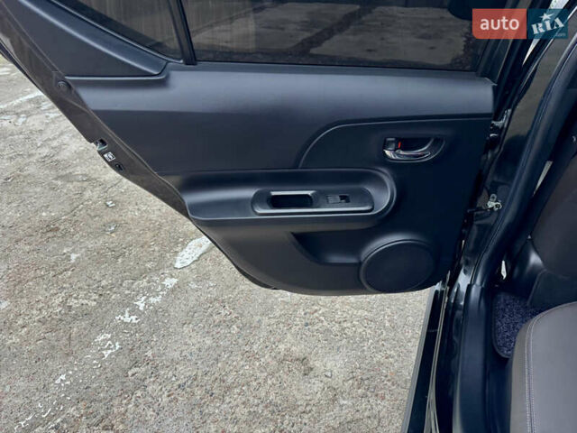 Чорний Тойота Aqua, об'ємом двигуна 1.5 л та пробігом 74 тис. км за 13999 $, фото 31 на Automoto.ua