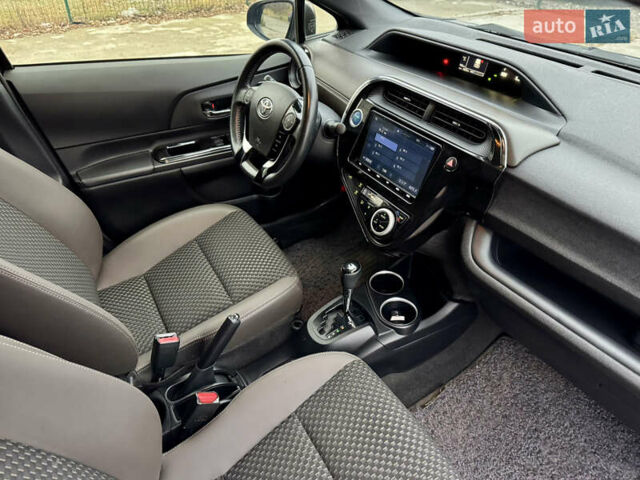 Чорний Тойота Aqua, об'ємом двигуна 1.5 л та пробігом 74 тис. км за 13999 $, фото 40 на Automoto.ua