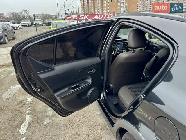 Чорний Тойота Aqua, об'ємом двигуна 1.5 л та пробігом 74 тис. км за 13999 $, фото 30 на Automoto.ua
