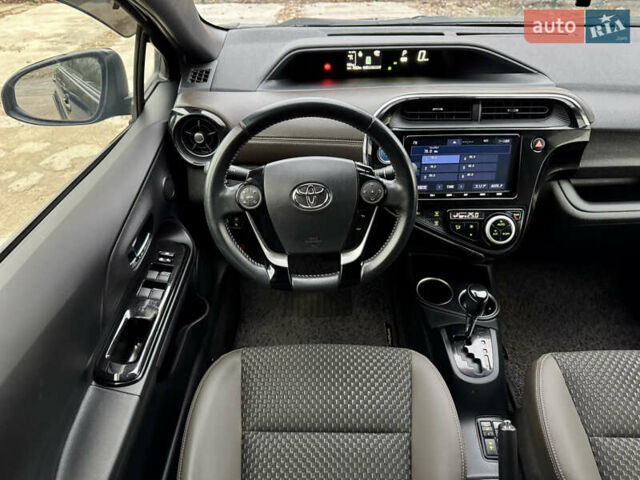 Чорний Тойота Aqua, об'ємом двигуна 1.5 л та пробігом 74 тис. км за 13999 $, фото 14 на Automoto.ua