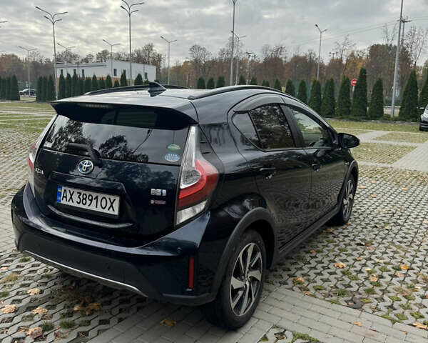 Черный Тойота Aqua, объемом двигателя 1.5 л и пробегом 63 тыс. км за 14200 $, фото 5 на Automoto.ua