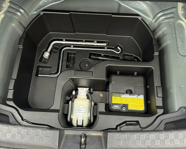 Черный Тойота Aqua, объемом двигателя 1.5 л и пробегом 63 тыс. км за 14200 $, фото 14 на Automoto.ua