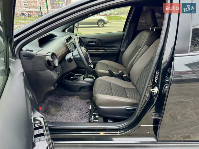 Чорний Тойота Aqua, об'ємом двигуна 1.5 л та пробігом 74 тис. км за 13999 $, фото 26 на Automoto.ua