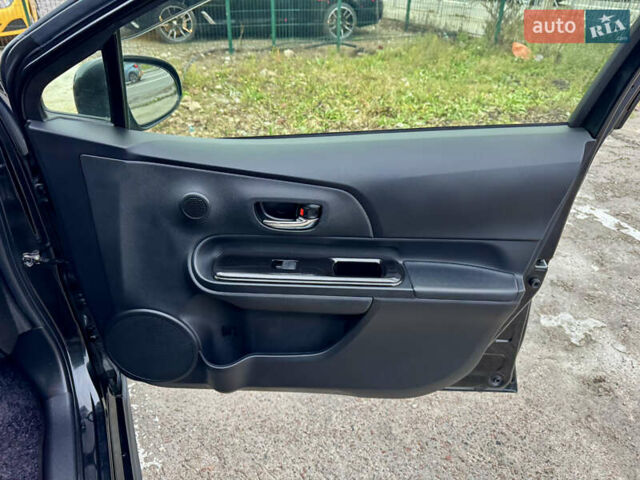 Чорний Тойота Aqua, об'ємом двигуна 1.5 л та пробігом 74 тис. км за 13999 $, фото 39 на Automoto.ua