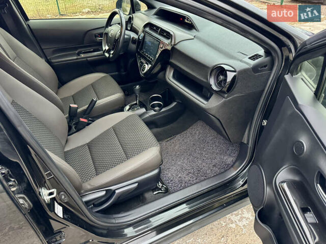 Чорний Тойота Aqua, об'ємом двигуна 1.5 л та пробігом 74 тис. км за 13999 $, фото 41 на Automoto.ua