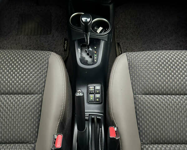 Чорний Тойота Aqua, об'ємом двигуна 1.5 л та пробігом 74 тис. км за 13999 $, фото 17 на Automoto.ua