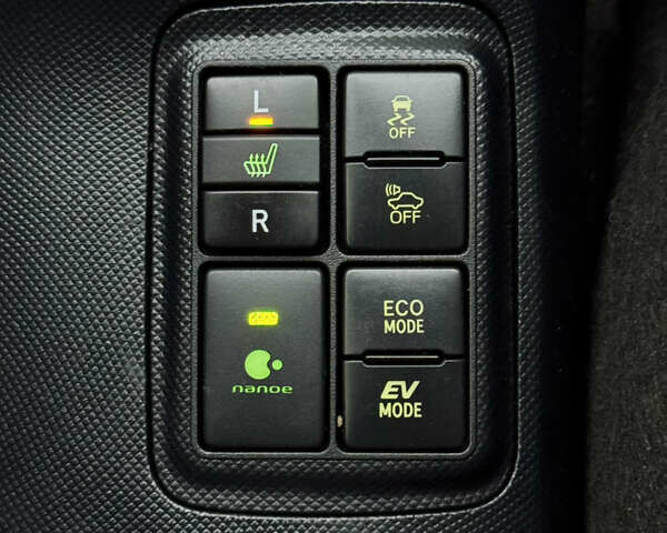 Чорний Тойота Aqua, об'ємом двигуна 1.5 л та пробігом 74 тис. км за 13999 $, фото 18 на Automoto.ua