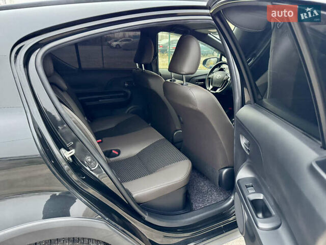 Чорний Тойота Aqua, об'ємом двигуна 1.5 л та пробігом 74 тис. км за 13999 $, фото 36 на Automoto.ua
