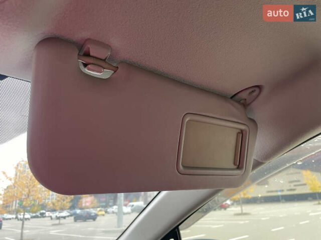 Фиолетовый Тойота Aqua, объемом двигателя 1.5 л и пробегом 83 тыс. км за 11900 $, фото 17 на Automoto.ua