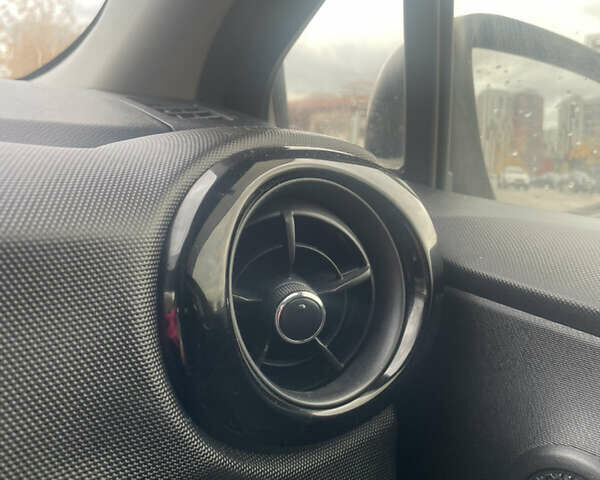 Фиолетовый Тойота Aqua, объемом двигателя 1.5 л и пробегом 83 тыс. км за 11900 $, фото 28 на Automoto.ua