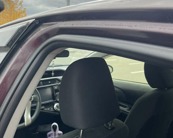 Фиолетовый Тойота Aqua, объемом двигателя 1.5 л и пробегом 83 тыс. км за 11900 $, фото 16 на Automoto.ua