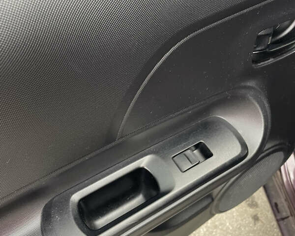 Фиолетовый Тойота Aqua, объемом двигателя 1.5 л и пробегом 83 тыс. км за 11900 $, фото 13 на Automoto.ua