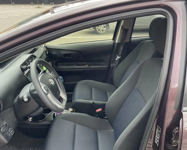 Фиолетовый Тойота Aqua, объемом двигателя 1.5 л и пробегом 83 тыс. км за 11900 $, фото 11 на Automoto.ua