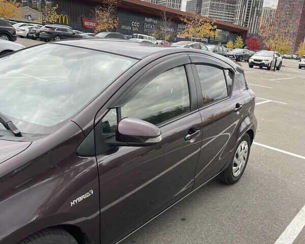 Фиолетовый Тойота Aqua, объемом двигателя 1.5 л и пробегом 83 тыс. км за 11900 $, фото 1 на Automoto.ua