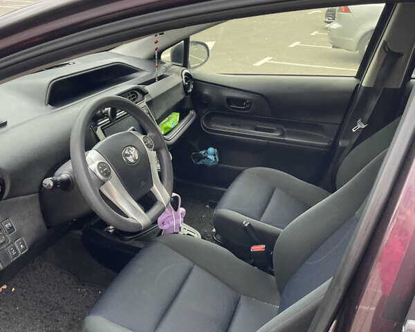 Фиолетовый Тойота Aqua, объемом двигателя 1.5 л и пробегом 83 тыс. км за 11900 $, фото 10 на Automoto.ua