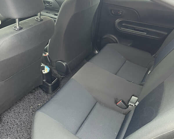 Фиолетовый Тойота Aqua, объемом двигателя 1.5 л и пробегом 83 тыс. км за 11900 $, фото 14 на Automoto.ua