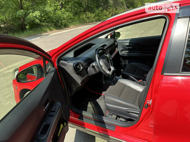 Червоний Тойота Aqua, об'ємом двигуна 1.5 л та пробігом 78 тис. км за 11500 $, фото 4 на Automoto.ua