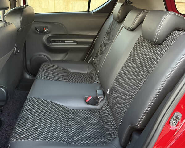 Тойота Aqua 2017 в Одессе на Automoto.ua Красный Тойота Aqua, объемом двигателя 1.5 л и пробегом 80 тыс. км за 13600 $, фото 100 на Automoto.ua