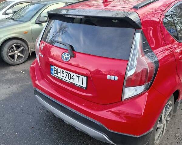 Червоний Тойота Aqua, об'ємом двигуна 1.5 л та пробігом 82 тис. км за 11500 $, фото 1 на Automoto.ua