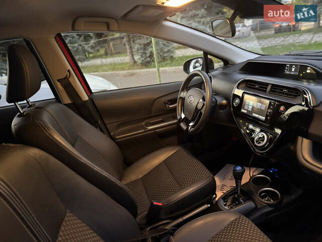 Тойота Aqua 2017 в Одессе на Automoto.ua Красный Тойота Aqua, объемом двигателя 1.5 л и пробегом 80 тыс. км за 13600 $, фото 65 на Automoto.ua