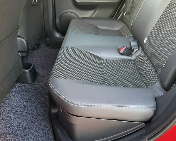 Тойота Aqua 2017 в Одессе на Automoto.ua Красный Тойота Aqua, объемом двигателя 1.5 л и пробегом 80 тыс. км за 13600 $, фото 97 на Automoto.ua