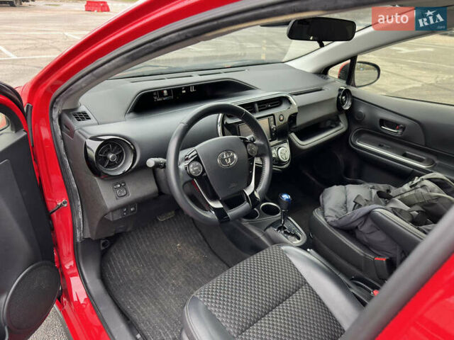 Красный Тойота Aqua, объемом двигателя 1.5 л и пробегом 79 тыс. км за 13700 $, фото 26 на Automoto.ua