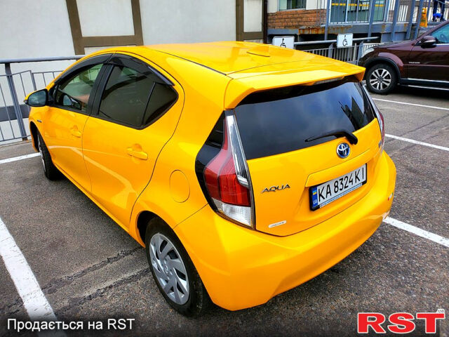 Желтый Тойота Aqua, объемом двигателя 1.5 л и пробегом 72 тыс. км за 10800 $, фото 3 на Automoto.ua