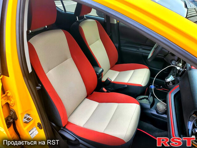 Желтый Тойота Aqua, объемом двигателя 1.5 л и пробегом 72 тыс. км за 10800 $, фото 12 на Automoto.ua