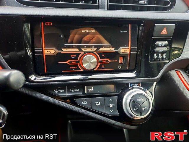 Желтый Тойота Aqua, объемом двигателя 1.5 л и пробегом 72 тыс. км за 10800 $, фото 8 на Automoto.ua