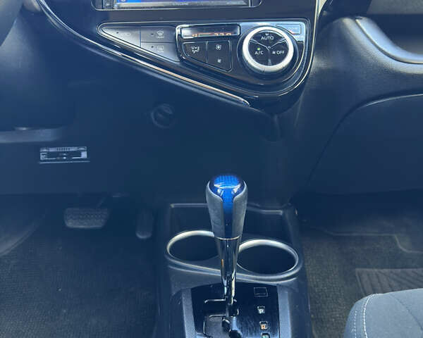 Желтый Тойота Aqua, объемом двигателя 1.5 л и пробегом 82 тыс. км за 13800 $, фото 35 на Automoto.ua