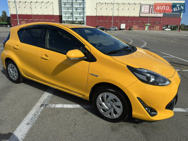 Желтый Тойота Aqua, объемом двигателя 1.5 л и пробегом 82 тыс. км за 13800 $, фото 43 на Automoto.ua