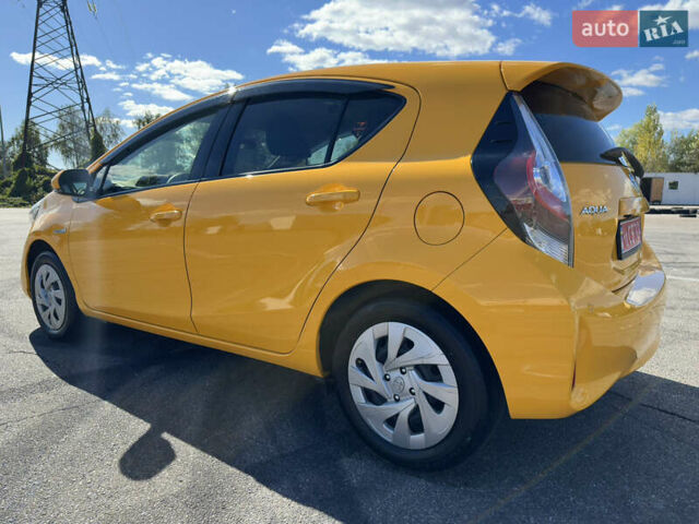 Желтый Тойота Aqua, объемом двигателя 1.5 л и пробегом 82 тыс. км за 13800 $, фото 3 на Automoto.ua