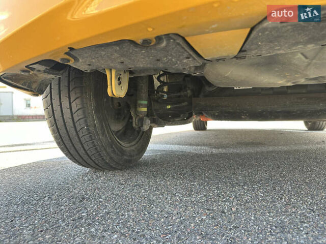 Желтый Тойота Aqua, объемом двигателя 1.5 л и пробегом 82 тыс. км за 13800 $, фото 39 на Automoto.ua