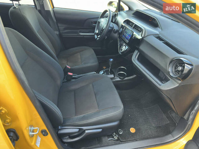 Желтый Тойота Aqua, объемом двигателя 1.5 л и пробегом 82 тыс. км за 13800 $, фото 28 на Automoto.ua