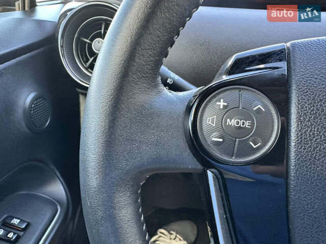 Желтый Тойота Aqua, объемом двигателя 1.5 л и пробегом 82 тыс. км за 13800 $, фото 13 на Automoto.ua