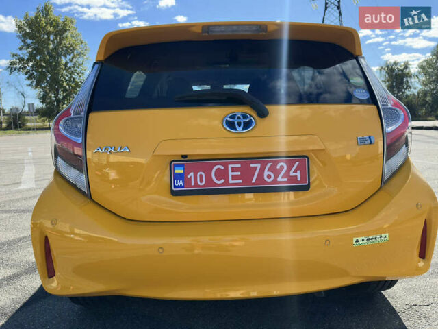 Желтый Тойота Aqua, объемом двигателя 1.5 л и пробегом 82 тыс. км за 13800 $, фото 2 на Automoto.ua