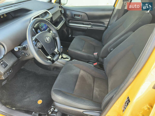 Желтый Тойота Aqua, объемом двигателя 1.5 л и пробегом 82 тыс. км за 13800 $, фото 21 на Automoto.ua