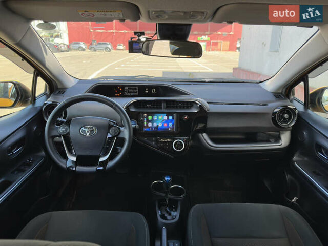 Желтый Тойота Aqua, объемом двигателя 1.5 л и пробегом 82 тыс. км за 13800 $, фото 31 на Automoto.ua