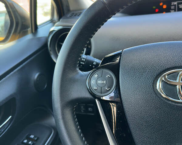 Желтый Тойота Aqua, объемом двигателя 1.5 л и пробегом 82 тыс. км за 13800 $, фото 34 на Automoto.ua