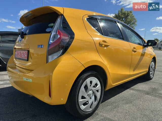 Желтый Тойота Aqua, объемом двигателя 1.5 л и пробегом 82 тыс. км за 13800 $, фото 1 на Automoto.ua