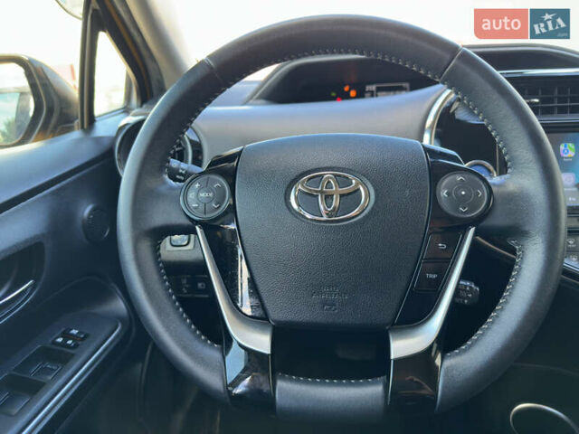 Желтый Тойота Aqua, объемом двигателя 1.5 л и пробегом 82 тыс. км за 13800 $, фото 32 на Automoto.ua