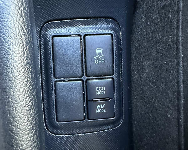 Желтый Тойота Aqua, объемом двигателя 1.5 л и пробегом 82 тыс. км за 13800 $, фото 16 на Automoto.ua