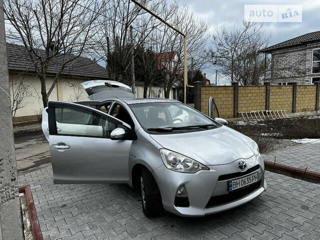 Сірий Тойота Aqua, об'ємом двигуна 1.5 л та пробігом 128 тис. км за 10300 $, фото 28 на Automoto.ua