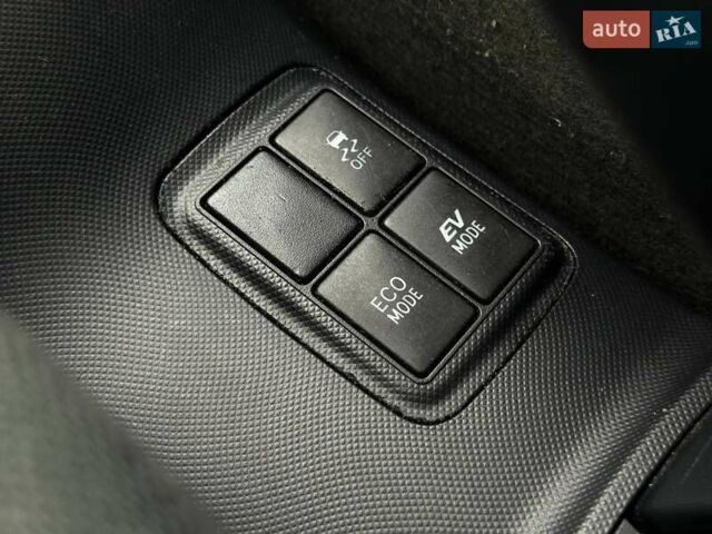 Серый Тойота Aqua, объемом двигателя 1.5 л и пробегом 94 тыс. км за 12990 $, фото 21 на Automoto.ua