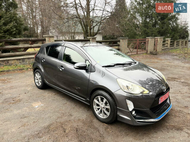Серый Тойота Aqua, объемом двигателя 1.5 л и пробегом 61 тыс. км за 11400 $, фото 5 на Automoto.ua