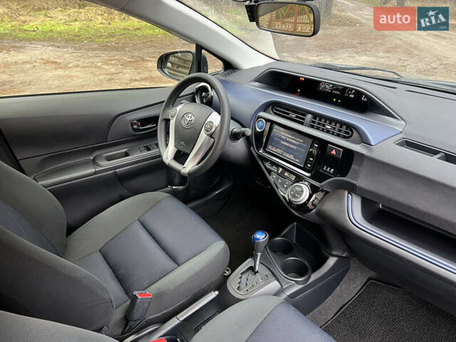 Серый Тойота Aqua, объемом двигателя 1.5 л и пробегом 61 тыс. км за 11400 $, фото 21 на Automoto.ua