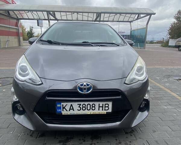 Серый Тойота Aqua, объемом двигателя 1.5 л и пробегом 107 тыс. км за 12100 $, фото 1 на Automoto.ua