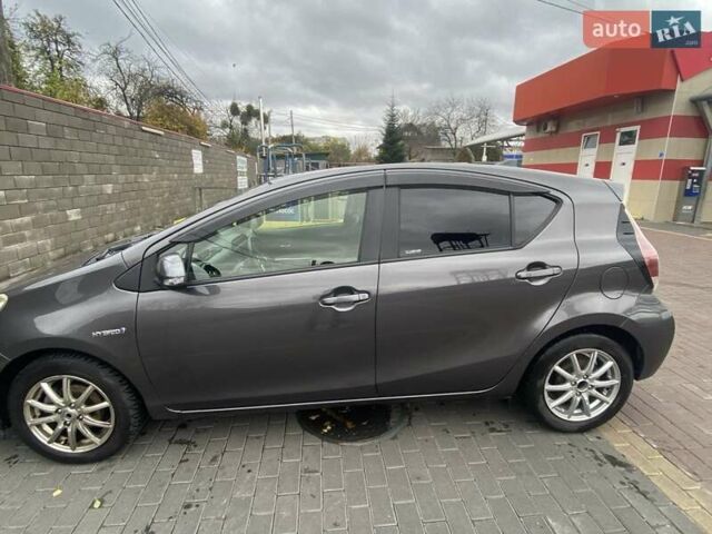 Серый Тойота Aqua, объемом двигателя 1.5 л и пробегом 107 тыс. км за 12100 $, фото 2 на Automoto.ua